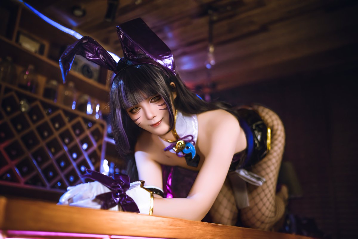 oreca795's tweet photo. Bunny 🐇 for mid autumn 🍁🥮#azurlane #bunnygirl #cosplay #musashi https://t.co/ni44tZeCWO