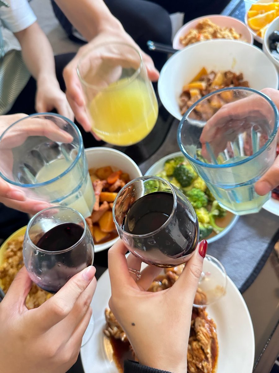 ArlaBerklecha's tweet photo. [Random dinner with old college pals = the only thing that’s kept me going this week. Laughter, bad 2000s pop, and zero awkwardness—just how it should be. ]， https://t.co/qSsJNJ04du