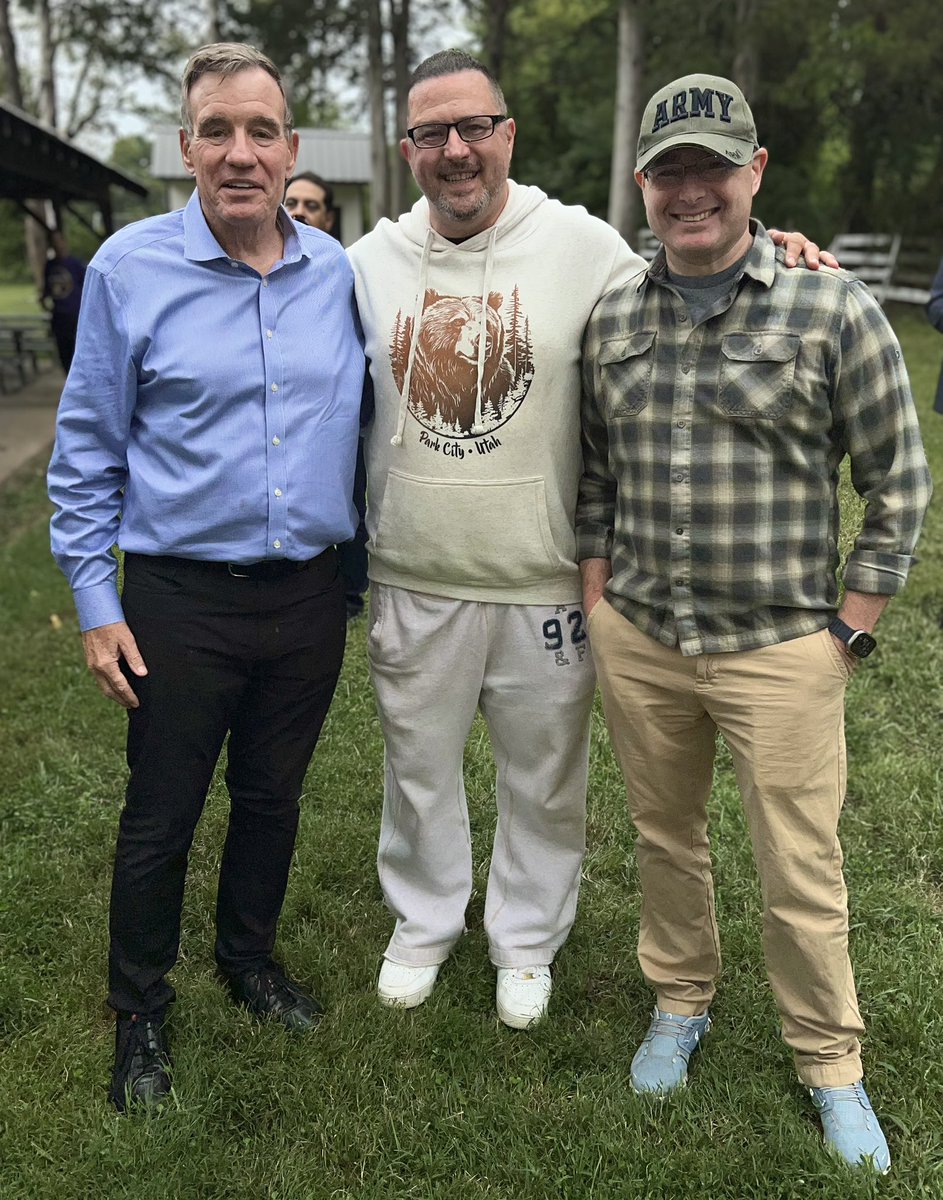 jfsargent3's tweet photo. Thank you @MarkWarner @YVindman 🇺🇸 Mark Warner and Eugene Vindman, Making Virginia Great every damn day 🙏🏻 https://t.co/Cdt5l61ENR