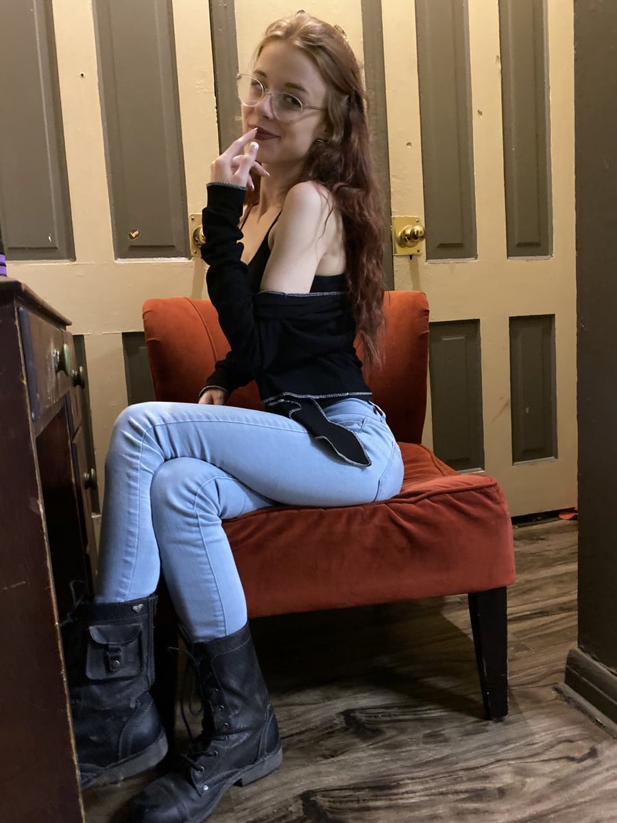 heartjudee's tweet photo. jeans and boots? hell yeah https://t.co/jJYBHlnxqG