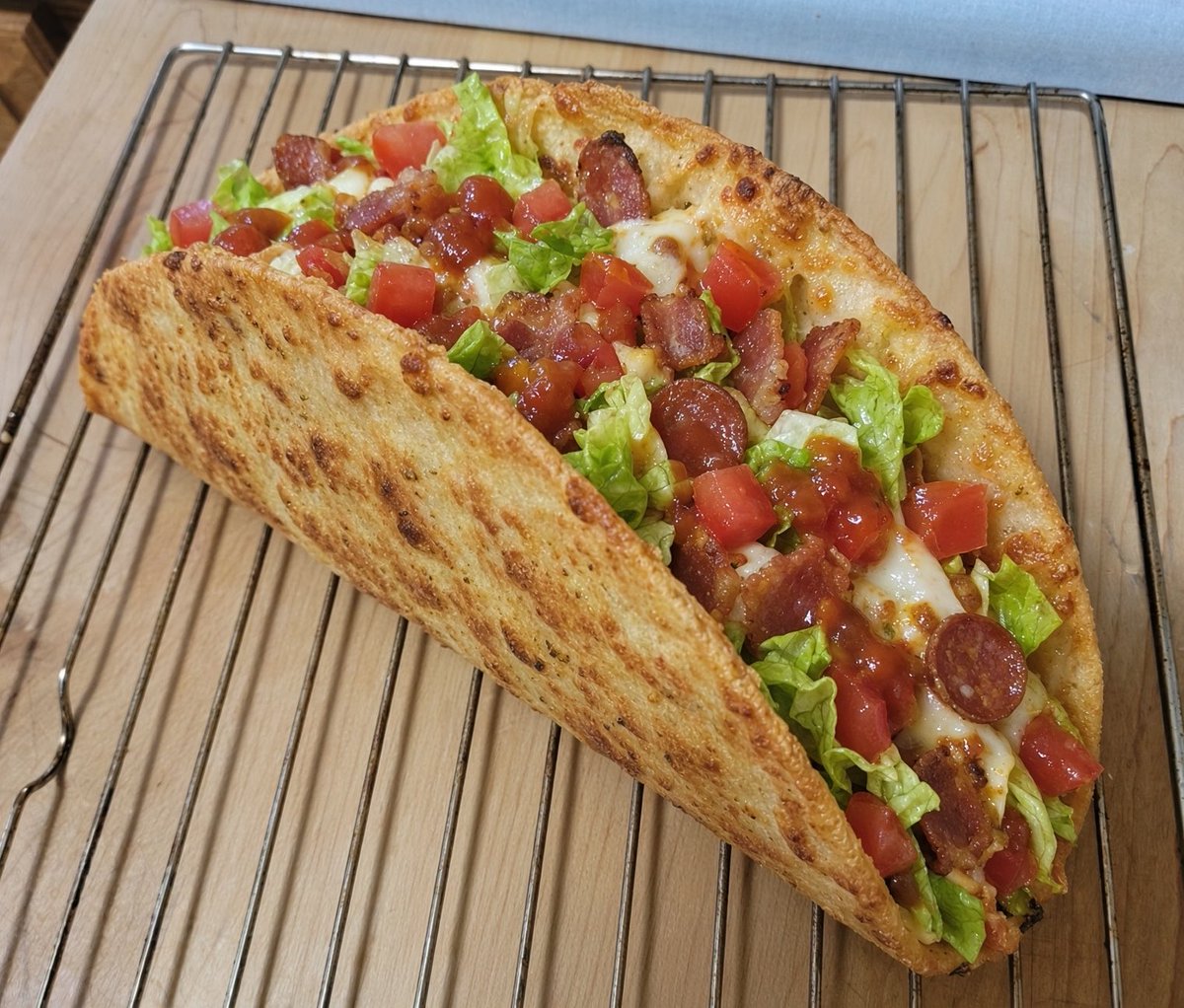 DotTheKat's tweet photo. I made a taco in my taco oven https://t.co/bzSzmvynyf