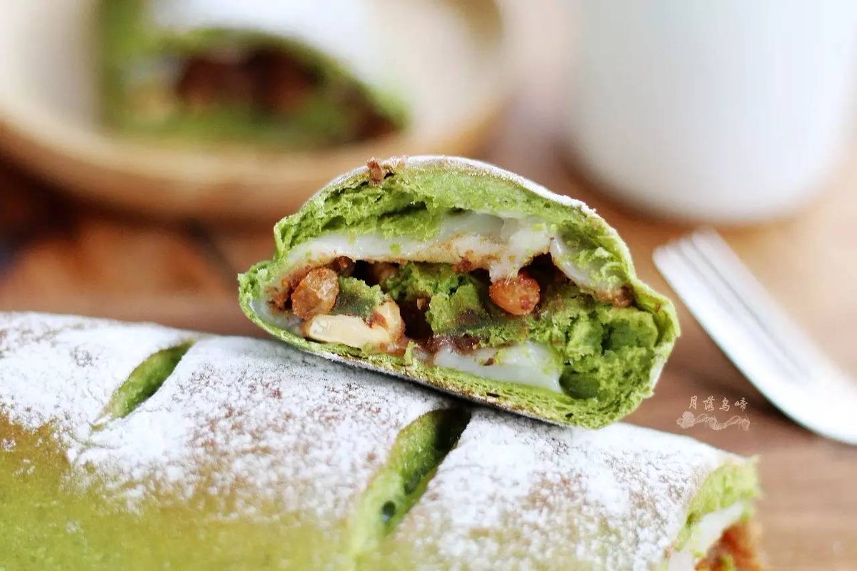 YajairaMaz2xrl's tweet photo. Just discovered these tiny matcha mochi bites—chewy, sweet, and melt-in-your-mouth perfection! Sharing half with my snack buddy  Tag someone who needs this treat right now! https://t.co/WlCNaAjz2D