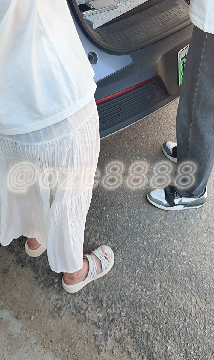 ozc8888's tweet photo. #人前露出

回村喽 就该穿的舒服一些
老婆说出门就这样穿在家就光着
短视频已更新群内
wataa
@luchu888 @luchu777 https://t.co/mabUX4juTI