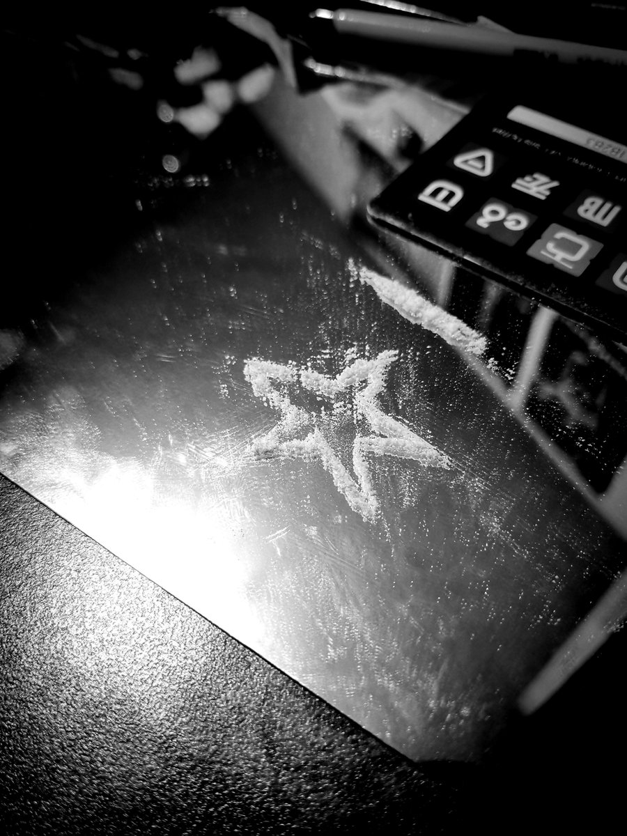 dittxissack's tweet photo. Que proo me vi haciendo esta estrellita 🔥🔥 #drugtwt #drugstwt #addicted #cristal #ilovesnow #subtwt https://t.co/vzJ0LJ98ma