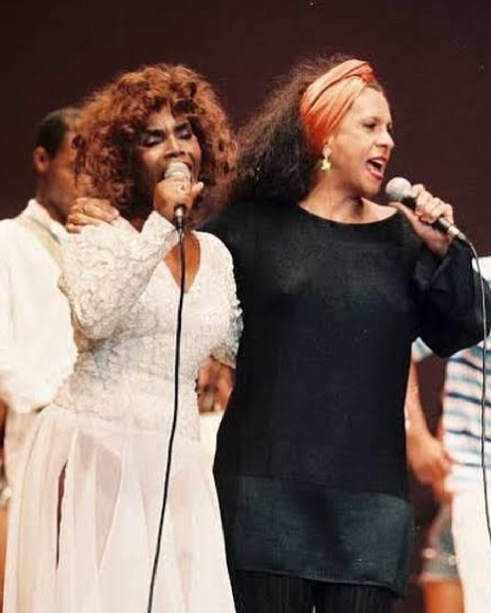 ElzaSoares's tweet photo. Hoje, Gal Costa completaria 81 anos. 💜 Dona de uma voz única, cristalina e inconfundível, Gal atravessou gerações e ajudou a transformar para sempre a música brasileira. 

Neste 26 de setembro, celebramos sua vida, sua obra e tudo o que permanece ecoando em nós.

Viva Gal! ✨ https://t.co/rXEkmDyKjB