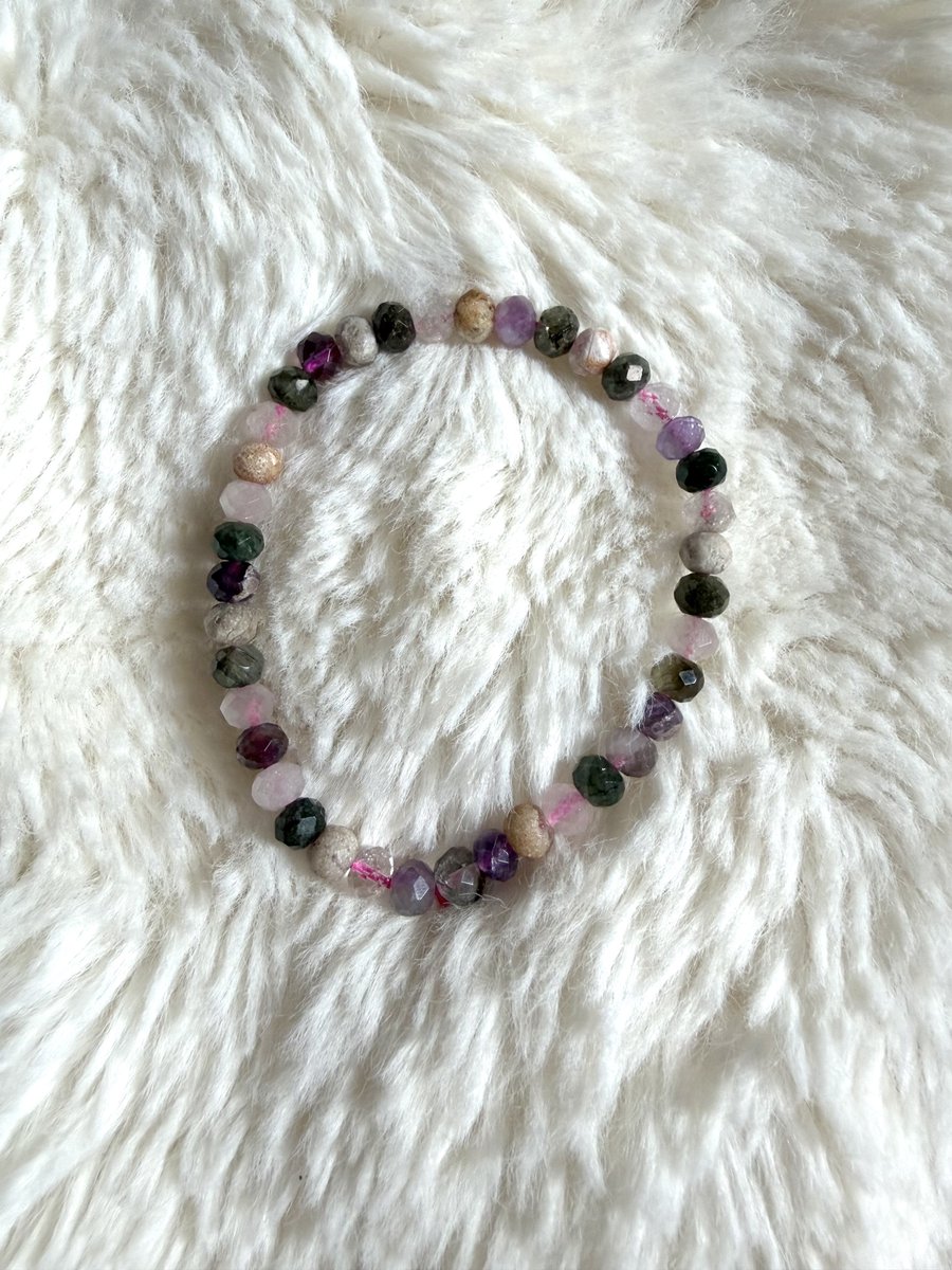 luckyennui's tweet photo. .☘︎ ݁˖ lucky ennui giveaway!!! 🌷

— abacus faceted super 7
— mbf, rt and like this twt
— rt some of selling posts
— ends tomorrow, sept 28

#ennuigifts ✨ https://t.co/X5YPhls6Qs