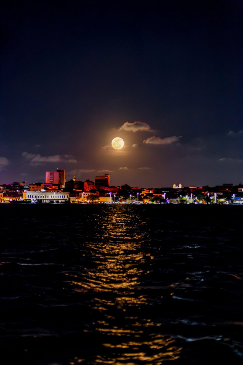 caos1nfinito's tweet photo. São Luís, Maranhão, Brasil. 🌕💙 https://t.co/DwKJ8Ct82W