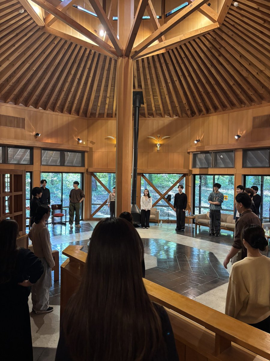 chor_sakura's tweet photo. 東北支部大会、当日練習が始まりました！！
「櫻」の練習は体操からスタート！
身体を起こして、いい声を出すぞー🌸

#全日本合唱コンクール
#東北合唱78 https://t.co/8HtHNEHwy9