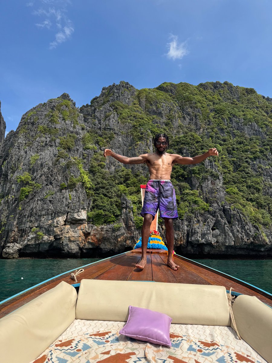 JustTheBastrd's tweet photo. I’m just here to live. https://t.co/O2hhJ8Ij02