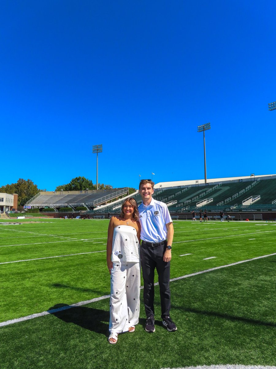 AddisonParde's tweet photo. Another Bobcat win in the Frank! 🐾💚

Huge shoutout to our student recruiting interns. We love seeing them in the office all week and in action on gameday. We couldn’t do it without them! And thank you to @OwenH_FB for bringing great recruits to Athens every game! https://t.co/ktR0adCg1U