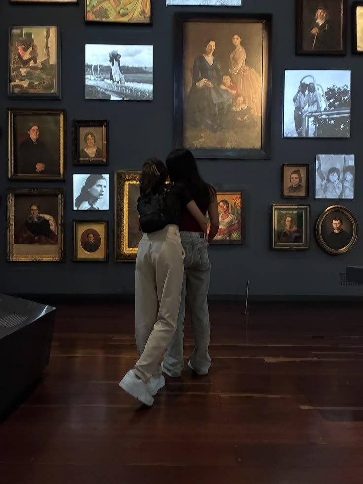 wlwsaphicc's tweet photo. kissing my girlfriend in Paris should be considered therapy 🤍 #wlw https://t.co/QmhWmIojo1