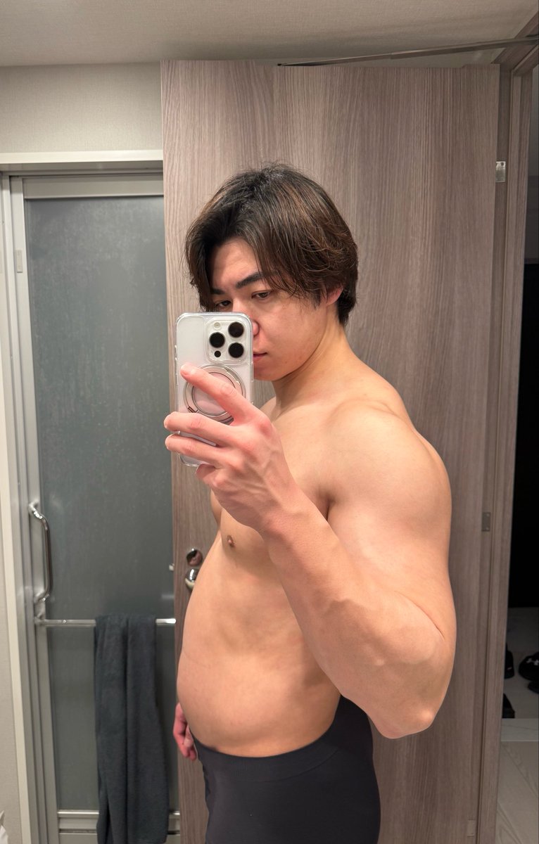 mame7mametama's tweet photo. 6ヶ月間の減量の変化がやばい。(-15kg)

←3月　　　　　　　　9月→ https://t.co/oPYKXBNqe7