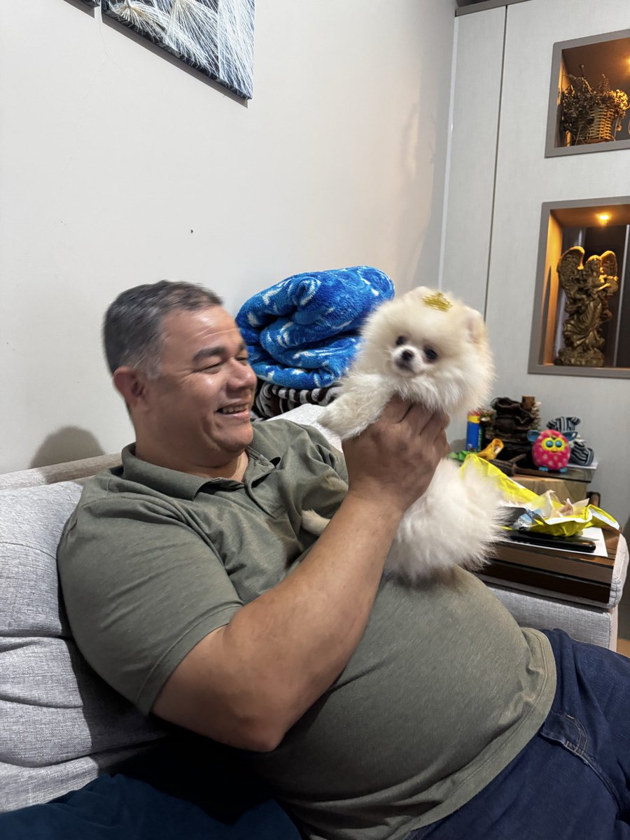 wsthai's tweet photo. nao queria cachorro de jeito nenhum e comprou um pra mim https://t.co/iWN1GvlC09