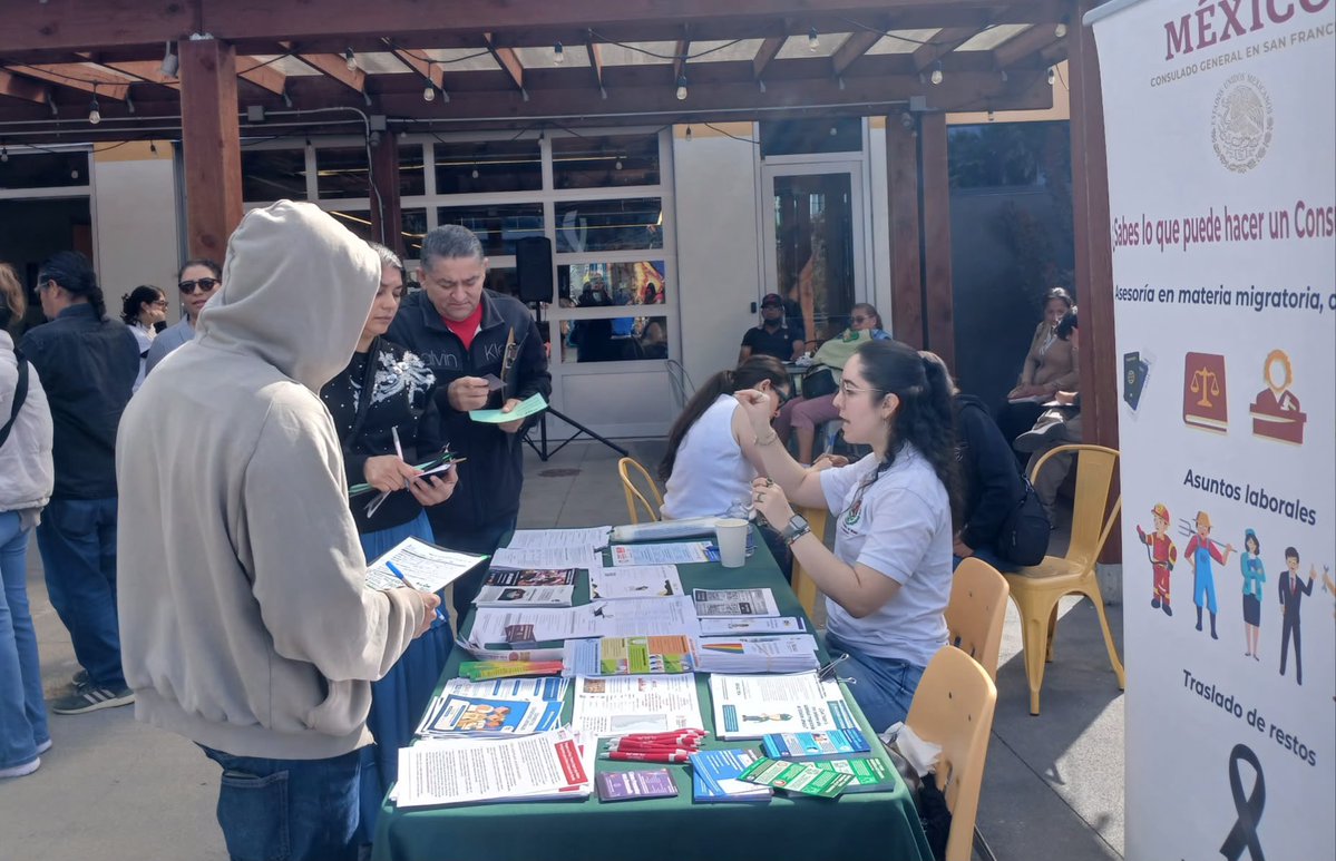 ConsulmexSFO's tweet photo. El equipo de Protección de @ConsulmexSFO participó este sábado en la feria de servicios organizada por Catholic Charities East Bay, en Richmond, CA. Brindamos información a las familias 🇲🇽 sobre sus derechos y los servicios consulares. #ProtecciónConsular @vcalva @MarcoAMena https://t.co/yk0kMpoIWS