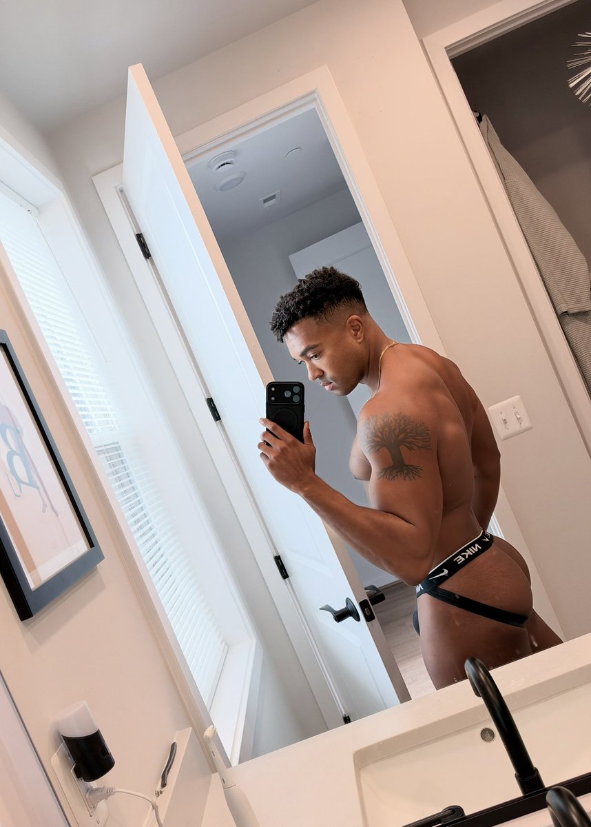 8lxke's tweet photo. Back in my jock strap era https://t.co/3M0KIkPXkq
