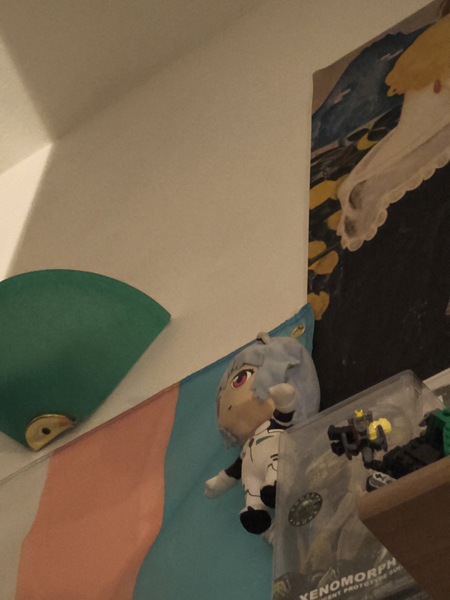 Bone_909's tweet photo. She's hanging there https://t.co/cFIj0T2roT