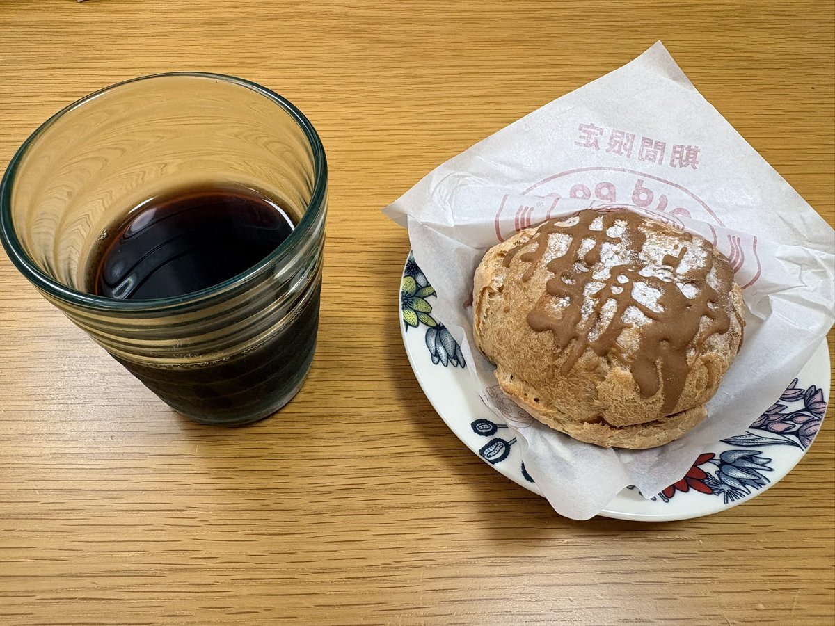 taka99991982's tweet photo. 朝めし😋
食べてみたかったシュークリーム
ビヤードパパのキャラメルマキアートシュー https://t.co/hEY4KIPQ7g