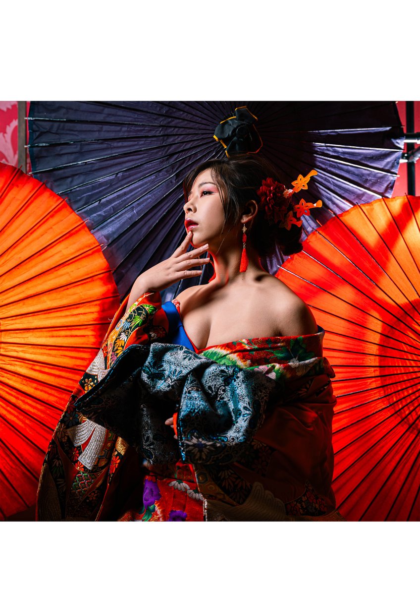 unajii1's tweet photo. 写真帖「禿（かむろ）から」
クロス展　北千住1010ギャラリー　10/9-11
あかね展　ルデコ 10/23-18
で展示。厚口楮紙＋和綴りの一点もの。ぜひ手に取��てご覧ください。

主演：あかねさん @pandamama911 https://t.co/I6EWw7hE32