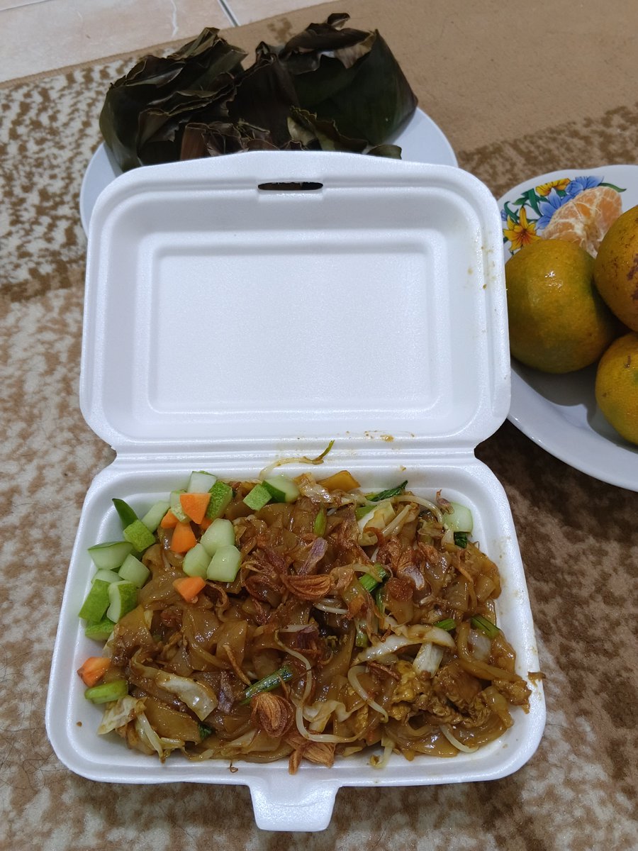 capuccino_icee's tweet photo. menu pagi ini sederhana ; sarapan sambil di temani pikiran yang kemana mana.

kadang yg bikin pagi terasa berat bukan sarapannya,tapi isi kepala yang terlalu ramai.🥺 https://t.co/2vT5JHIVTN