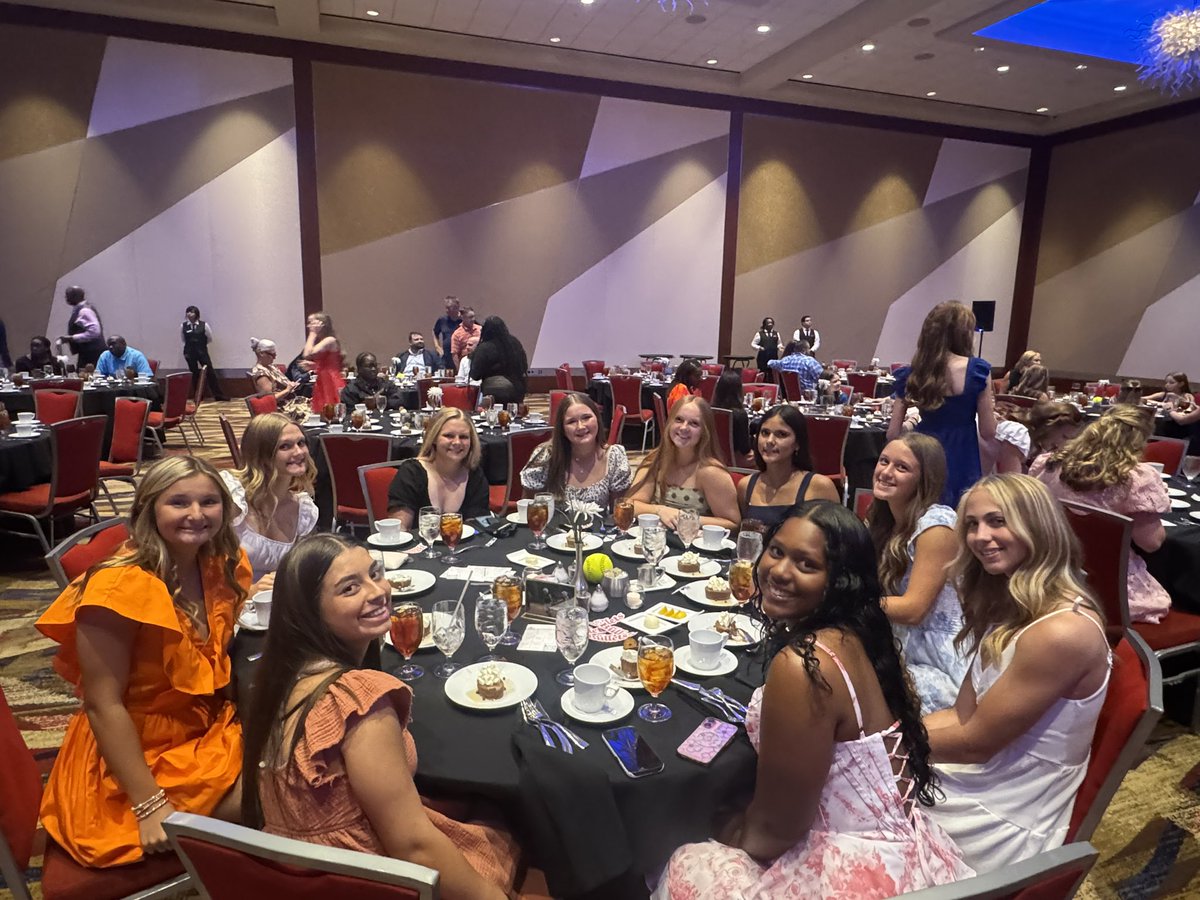 Leighton_2030's tweet photo. So thankful for my coach @GrayT21, teammates @ecbullets_gray , and the @EastCobbBullets organization, and everything this season gave me. Wouldn’t trade this season or this group for anything.

10/10 recommend. Would do it all over again. 

Ready to see what fall has in store for us.