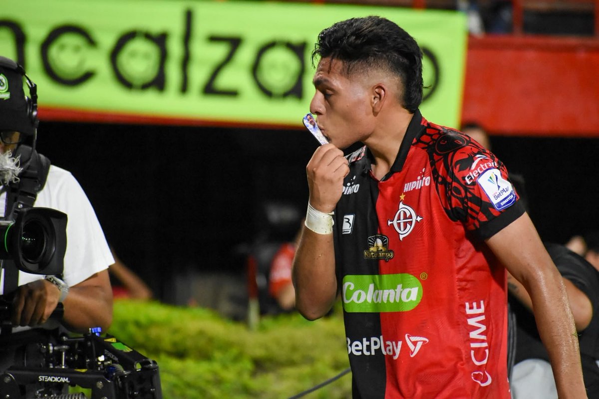CucutaDeportivo's tweet photo. Berdugo, Dios te guarde. No se tan toche, nos puso a celebrar el 2x0 foto @Johan_Manuel https://t.co/dCRnQskmUW
