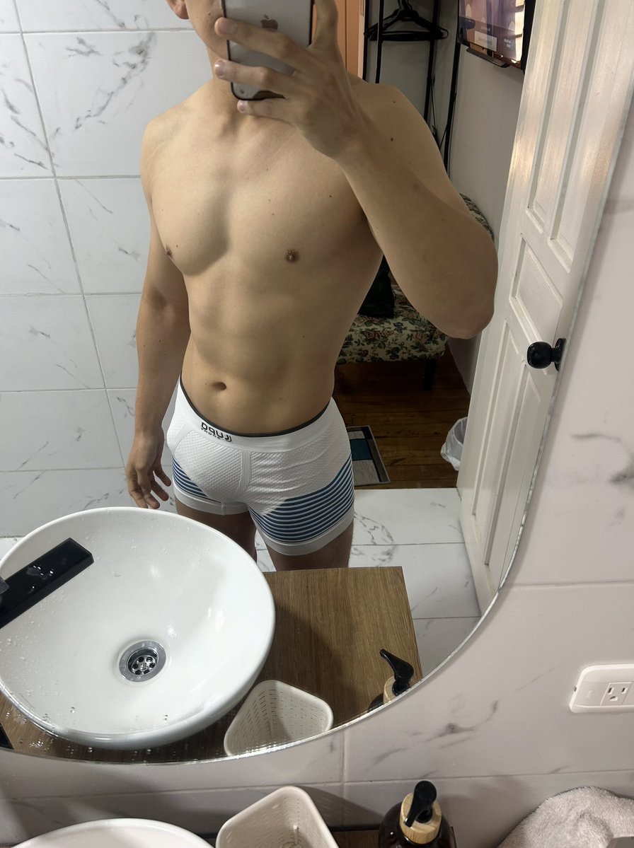 maxhomeb's tweet photo. Es Sábado y la pinga lo sabe 😈👀🔥😏
.
#ParaTi #Pitudo #piuranito #vamoadale https://t.co/DR2SPWJMf9