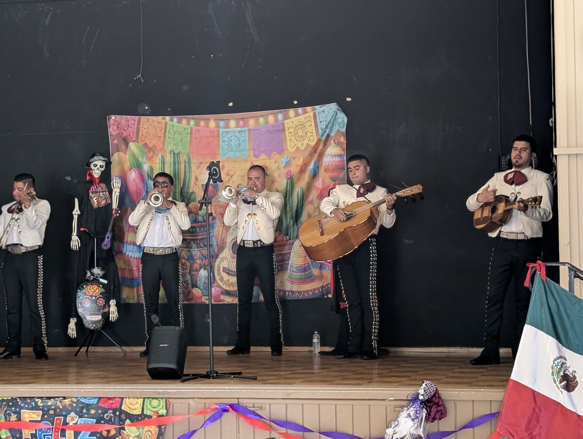 JoelKatz's tweet photo. The mariachi band performing at my grandma's 80th birthday charges $850/hr. They've got quite a racket going. https://t.co/JtFZfiQqYS