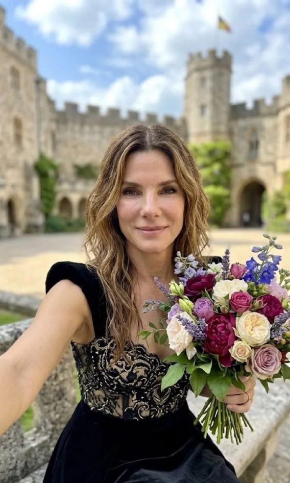 sandra07894's tweet photo. To everyone who has stood by me through the years, thank you for still loving, supporting, and believing in me. Your love means more than words can ever express. ❤️🌹 I want I ❤️love you Sandra bullock from a wonderful man https://t.co/2uHQGCqipP