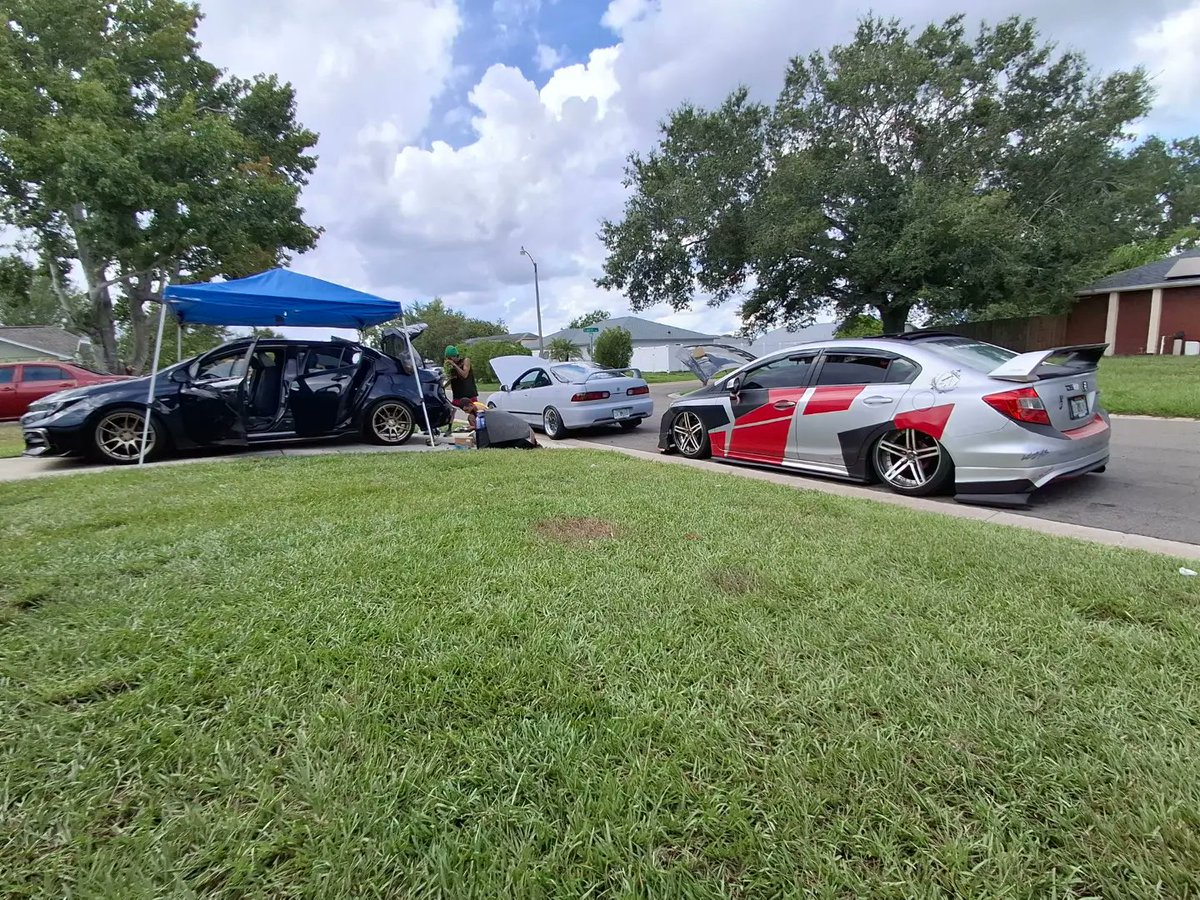 TuRefsal2khq's tweet photo. Chilling at Richie’s house while Pops works on April Car @aprillivingfl. Getting a lot done! https://t.co/HqluF72cwz