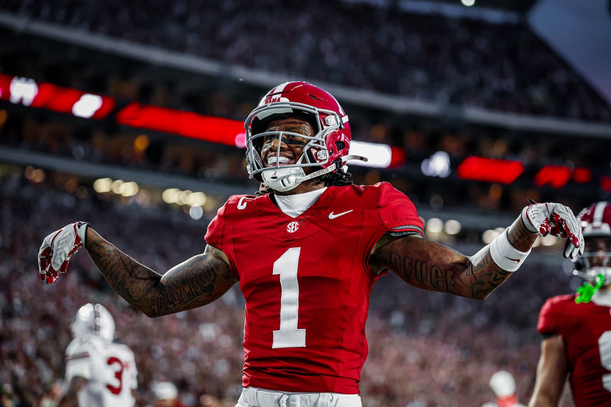 UA_Athletics's tweet photo. Checking in at the half 

#RollTide | @AlabamaFTBL https://t.co/sflIFXrGf0