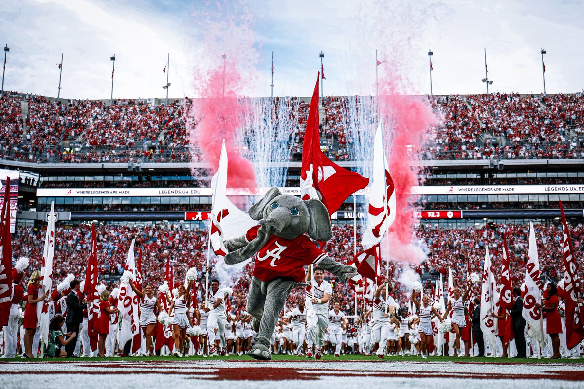 UA_Athletics's tweet photo. Checking in at the half 

#RollTide | @AlabamaFTBL https://t.co/sflIFXrGf0