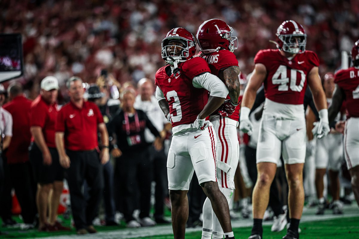 UA_Athletics's tweet photo. Checking in at the half 

#RollTide | @AlabamaFTBL https://t.co/sflIFXrGf0