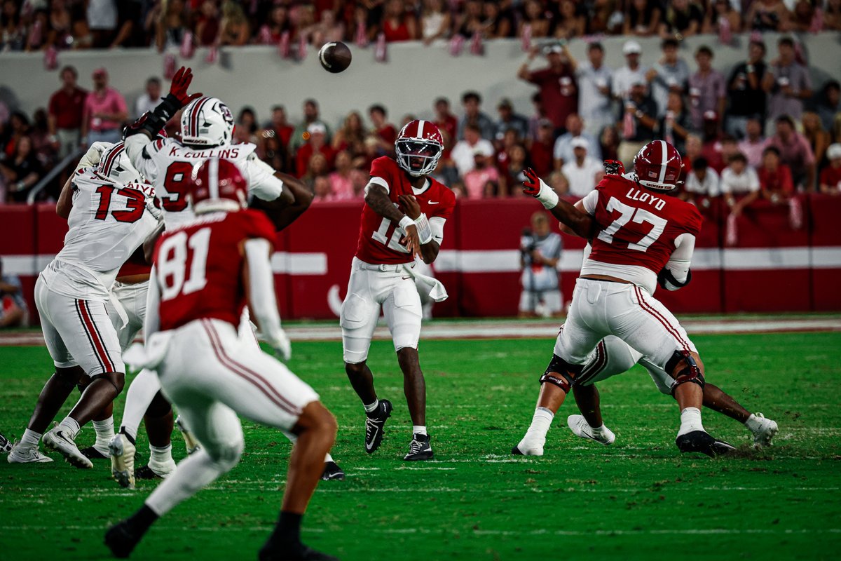 UA_Athletics's tweet photo. Checking in at the half 

#RollTide | @AlabamaFTBL https://t.co/sflIFXrGf0