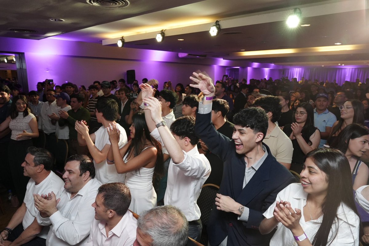 LLibertadAvanza's tweet photo. LOS JÓVENES DE TUCUMÁN SIGUEN APOSTANDO POR LAS IDEAS DE LA LIBERTAD!!! VLLC!!! https://t.co/PxMbATobNA