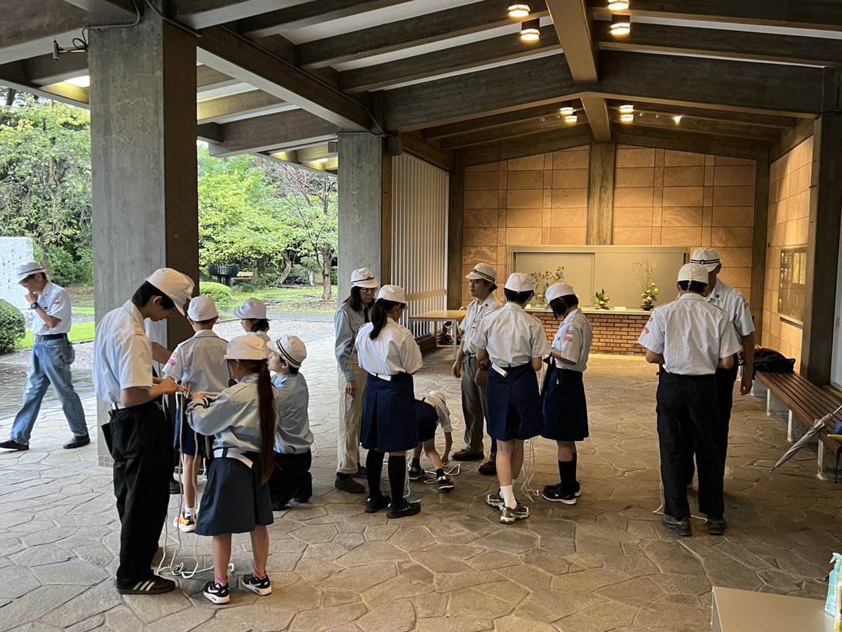 jsf_chiyoda's tweet photo. 9月26日土曜日千代田区海洋少年団は千代田区戦没者墓苑にて定例訓練を行いました。生憎の天気にてカッター訓練は取り止めて手旗、結索、訓練を行いました。 #千代田区海洋少年団  #千代田区戦没者墓苑  #定例訓練  #カッター訓練は取り止め  #手旗信号  #結索訓練 https://t.co/IEs7wkLd6k