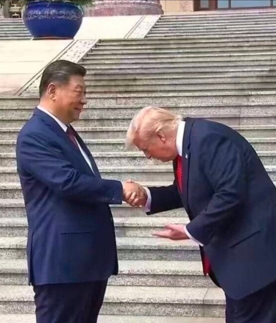 58bugeye's tweet photo. Trump consistently says communism is bad and he wants to root out communists.

Then he literally rolled out the red carpet and bows down to the world’s biggest communist.

Should we listen to what he says or should we watch what he does? https://t.co/RPg7BfAlZy