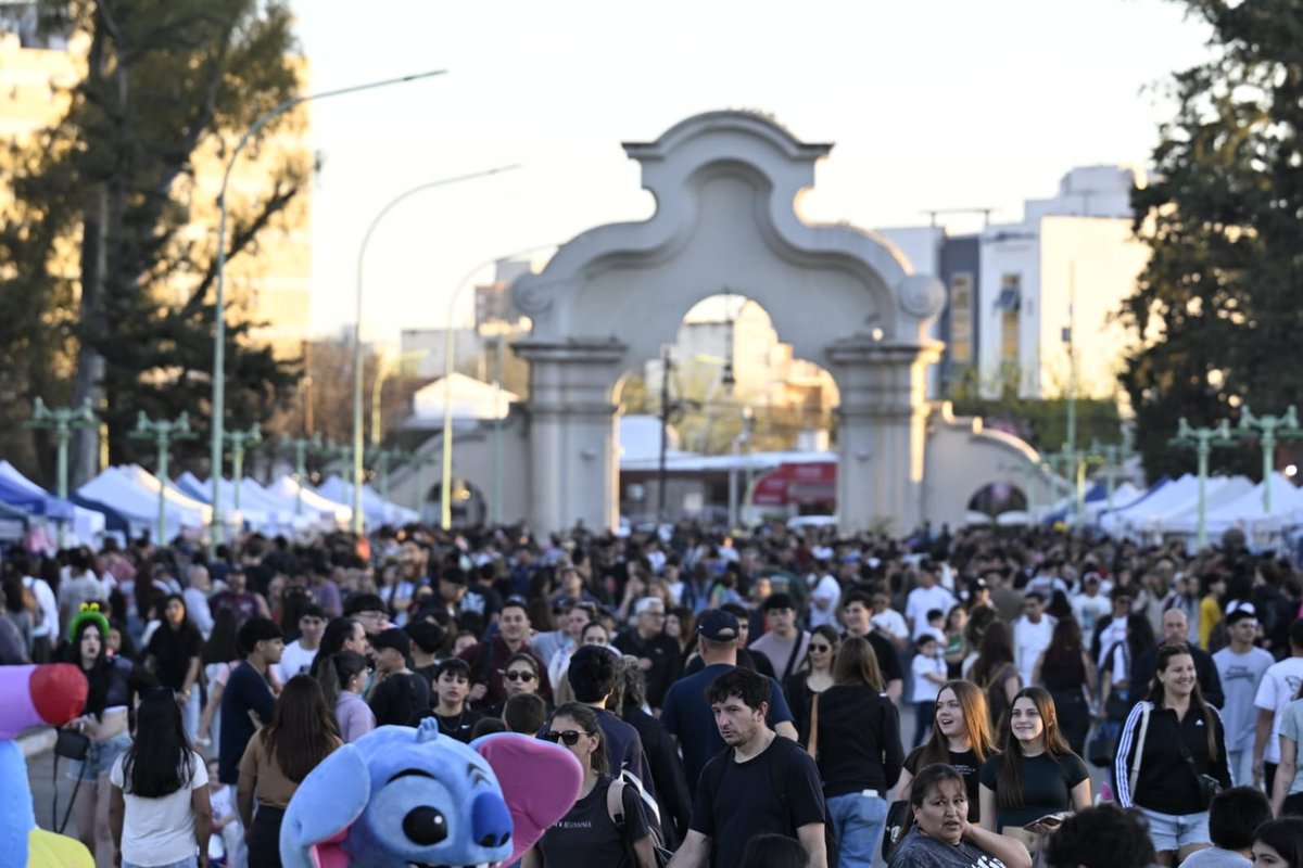 MunicipioBahia's tweet photo. Con un sábado 100% bahiense, terminamos la primera jornada de la Fiesta del Cubanito en el Parque de Mayo 🤩 https://t.co/PbmxLMiu5h