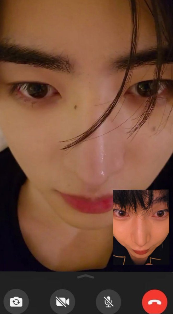 dollnooz's tweet photo. video calling with my boyfriend #sunsun https://t.co/Z1l31iqiZ5