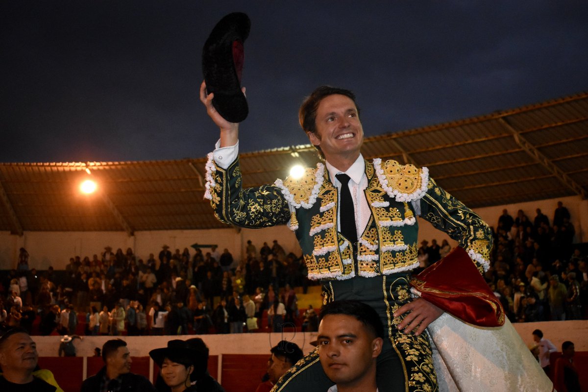 LamadeGongora's tweet photo. 2 Orejas y Puerta Grande Triunfador de la tarde para Lama de Góngora en su Debut en Ecuador ante un gran ejemplar de Santa Marta https://t.co/QCj8cMWOfs