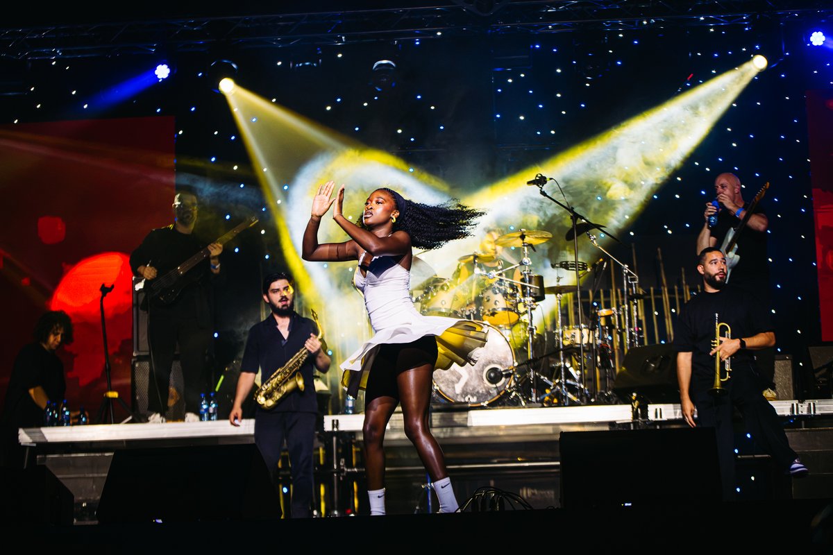 JoyOfJazz's tweet photo. World class performances, unforgettable moments!
The Standard Bank Joy of Jazz is delivering an incredible celebration of music, with exceptional artists lighting up the stages and audiences soaking up every note.
#StandardBankJoyOfJazz #SBJOJ2026 #TakeMeThere https://t.co/PAImxsHwr2