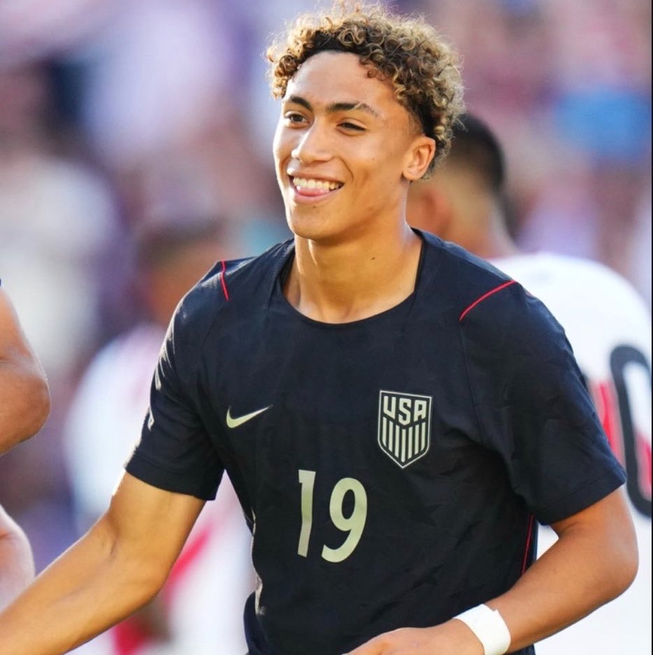 RisingStarXI's tweet photo. 🇺🇸💥 𝗝𝗨𝗟𝗜𝗔𝗡 𝗛𝗔𝗟𝗟 (𝟭𝟴) on his USMNT debut:

• 28 Minutes Played
• 1 GOAL
• 1 ASSIST
• 2 Ball Recoveries 
• 2 Touches In Opposition Box

𝗜𝗡𝗦𝗧𝗔𝗡𝗧 𝗜𝗠𝗣𝗔𝗖𝗧 🔥 https://t.co/tP4aZ6tGQc