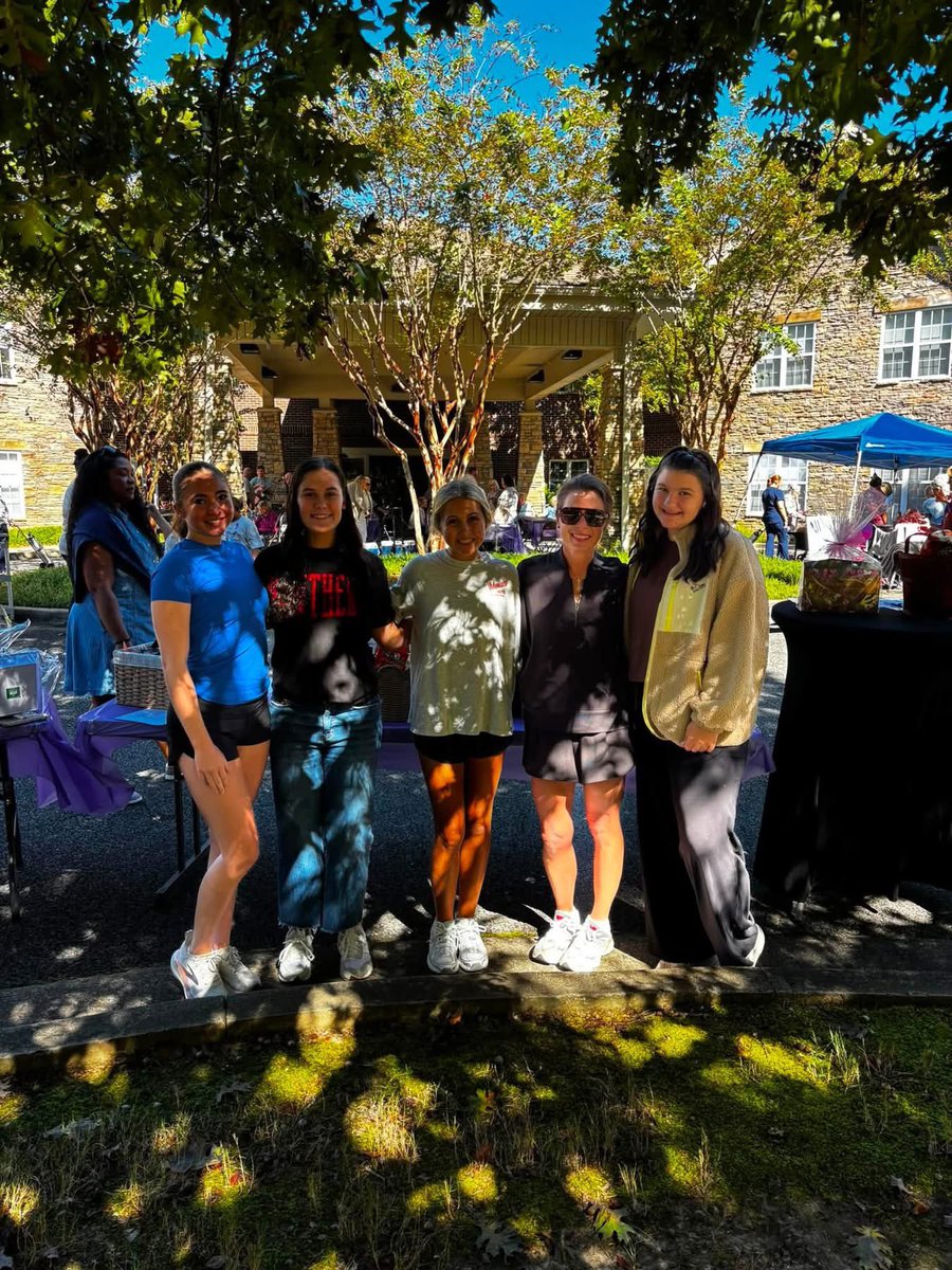 sshspanthers's tweet photo. FBLA members had fun today helping with the Alzheimer’s Awareness Fall Fest at Regency Pointe. 🐾 🍂 https://t.co/MdgEwY4LWi