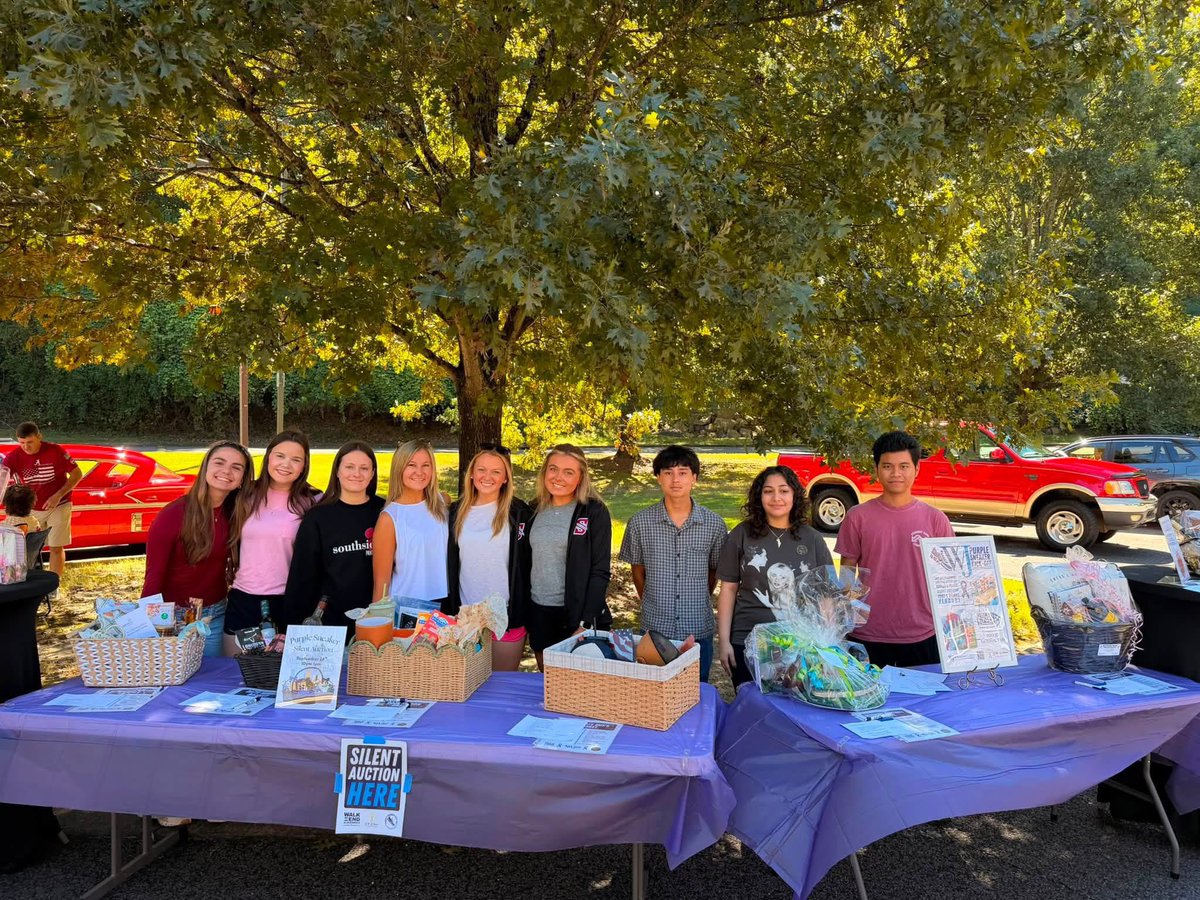 sshspanthers's tweet photo. FBLA members had fun today helping with the Alzheimer’s Awareness Fall Fest at Regency Pointe. 🐾 🍂 https://t.co/MdgEwY4LWi