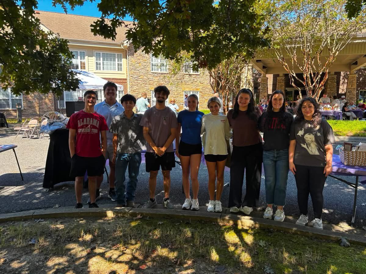sshspanthers's tweet photo. FBLA members had fun today helping with the Alzheimer’s Awareness Fall Fest at Regency Pointe. 🐾 🍂 https://t.co/MdgEwY4LWi