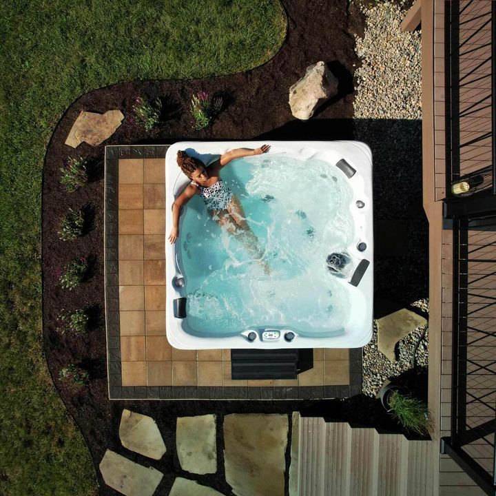 JeriBeneduncan's tweet photo. Unwind in a Master Spas hot tub and let the day’s worries melt away. Enjoy pure relaxation and comfort in your own peaceful outdoor space. Visit Innovative Spas to find yours. https://t.co/Ha1HQRbFU3
