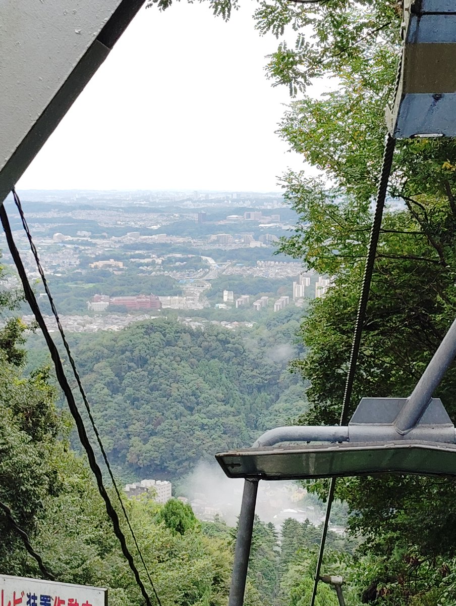 Takao_Tozan's tweet photo. おはようございます。
午前９時３０分現在、高尾山麓、ケーブルカー清滝駅、高尾山駅の天気は「雲」、気温は「１８度」です。 
ケーブルカー、リフトともに通常通り運行しています。
#高尾山 #ケーブルカー #リフト https://t.co/RljLEKiqOq