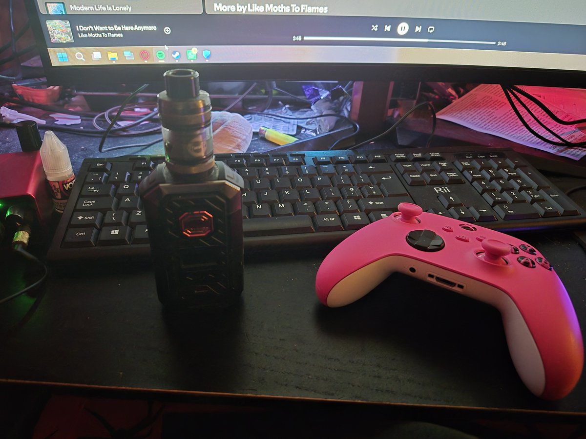 LetdownLewis2k's tweet photo. @fvneralmoonx Also repping the pink xbox controller? Let's goooo. Enjoy the game mate, first one was crazy :) https://t.co/9Gh0QMrvdU