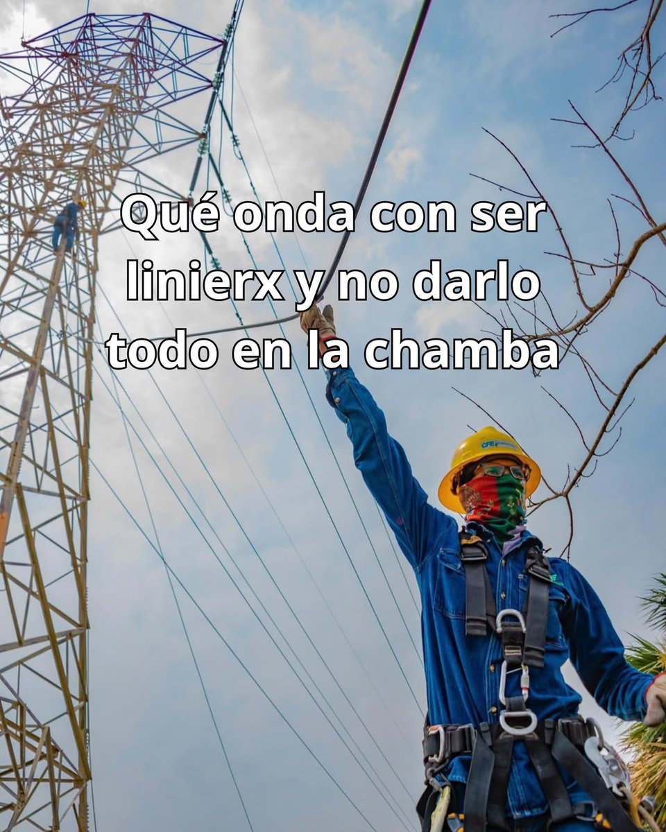 CFEmx's tweet photo. Entre alturas, trabajo en equipo, mucha técnica y uno que otro atardecer de lujo, las y los linieros hacen que la energía siga llegando. https://t.co/kbG0jxlJVk