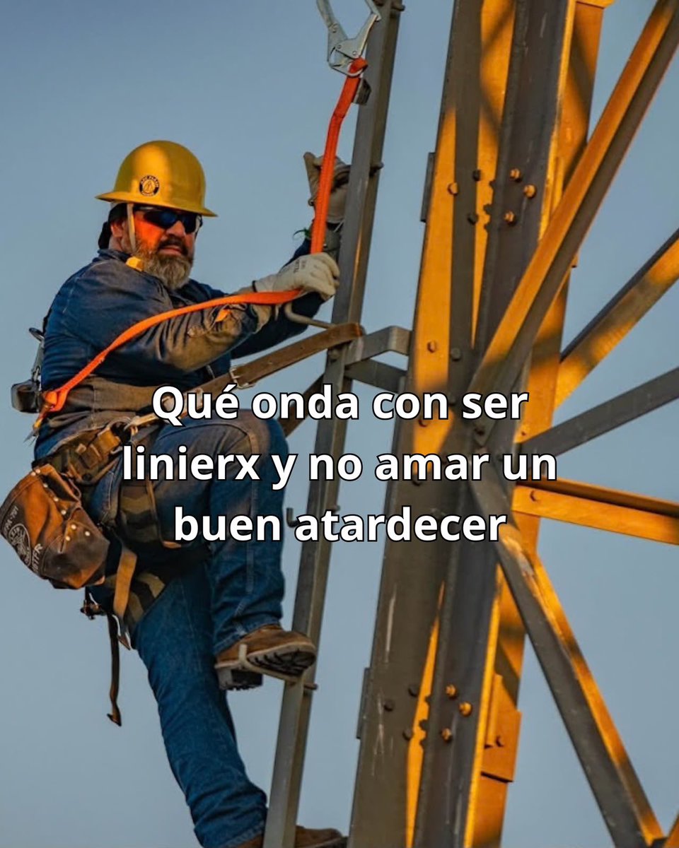 CFEmx's tweet photo. Hoy se celebra a quienes viven la chamba con orgullo, compañerismo y mucha altura. 💚👷‍♀️👷‍♂️ https://t.co/dNaNoFGlNC