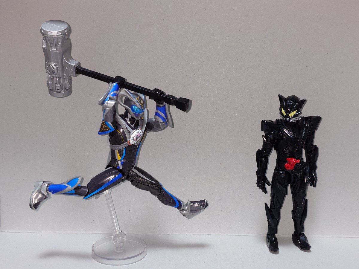 Ban37Banchi's tweet photo. オープニングはリボンの真ん中で吠えるティグル兄さんでお送りします
#仮面ライダーマイス
#仮面ライダーリド
#装動 https://t.co/DVRVNGJwTy